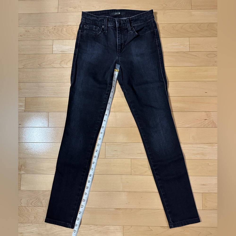 Joe’s Jean Mid Rise Skinny Ankle
The Icon